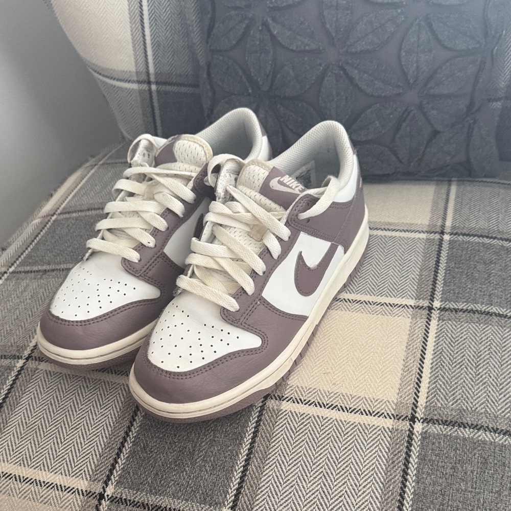 Nike Beige and Mauve Sneakers